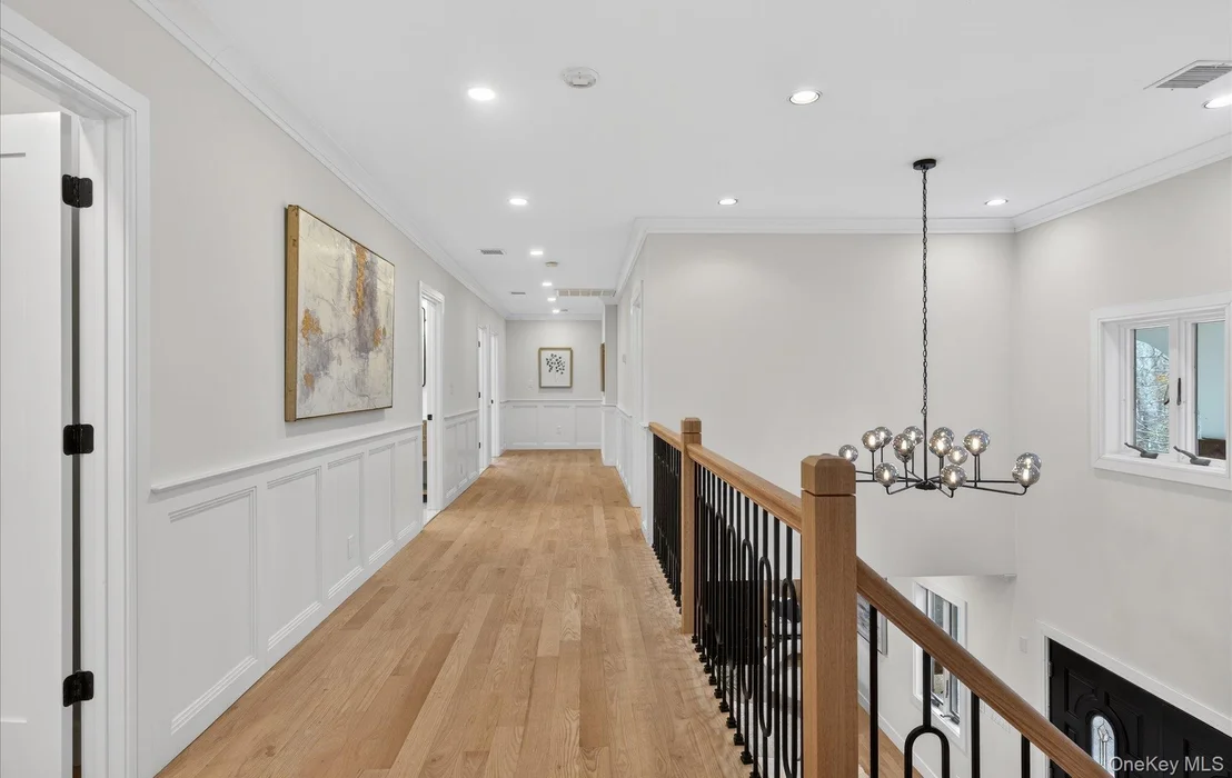 Photo of 369 Vanderbilt Parkway