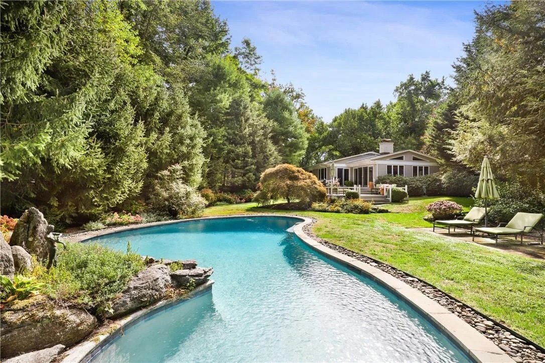 Photo of 2 Winding Brook Drive