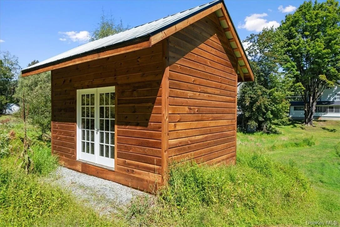 Photo of 2585 River Road