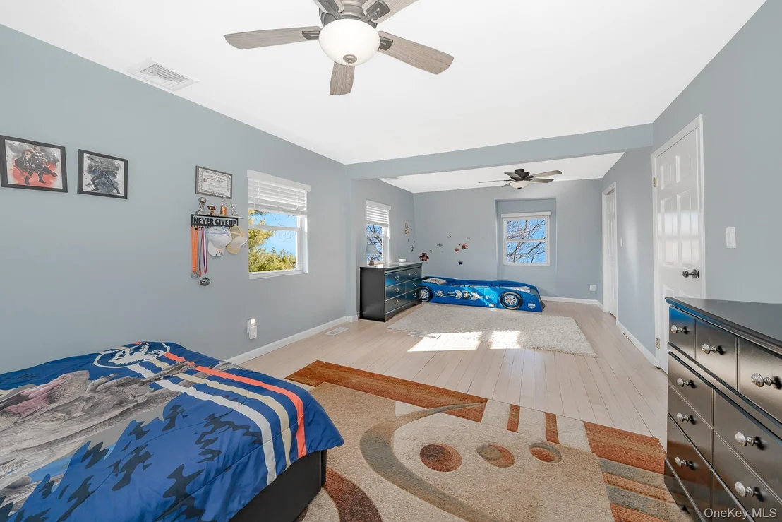 Photo of 2431 Riverside Drive