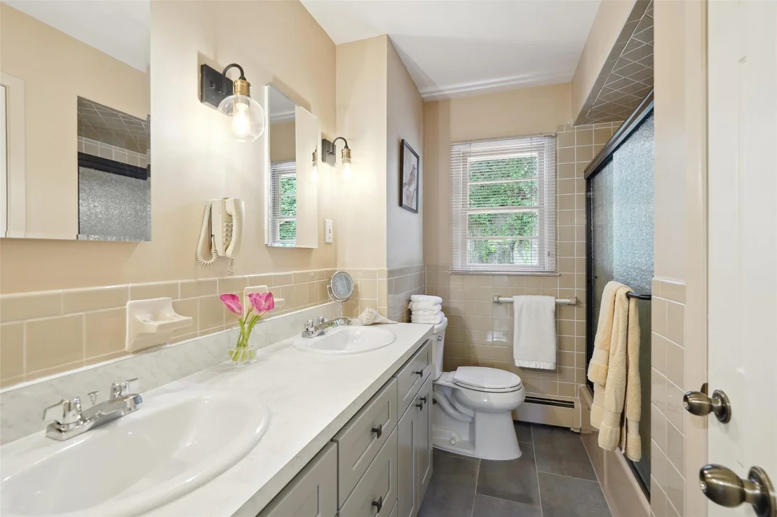Photo of 10 Rockledge Road