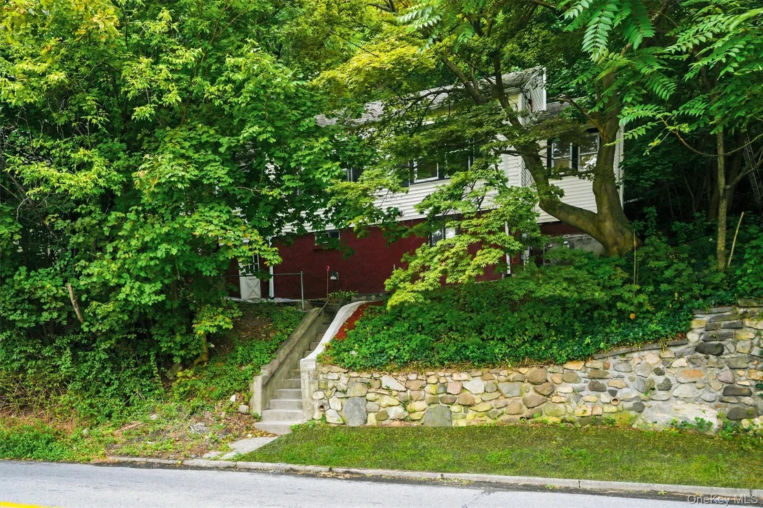 Photo of 669 N Division Street