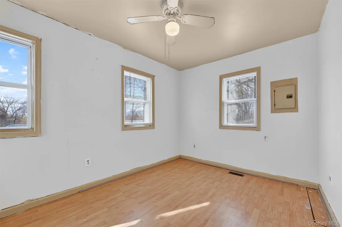 Photo of 1187 Burlingham Road