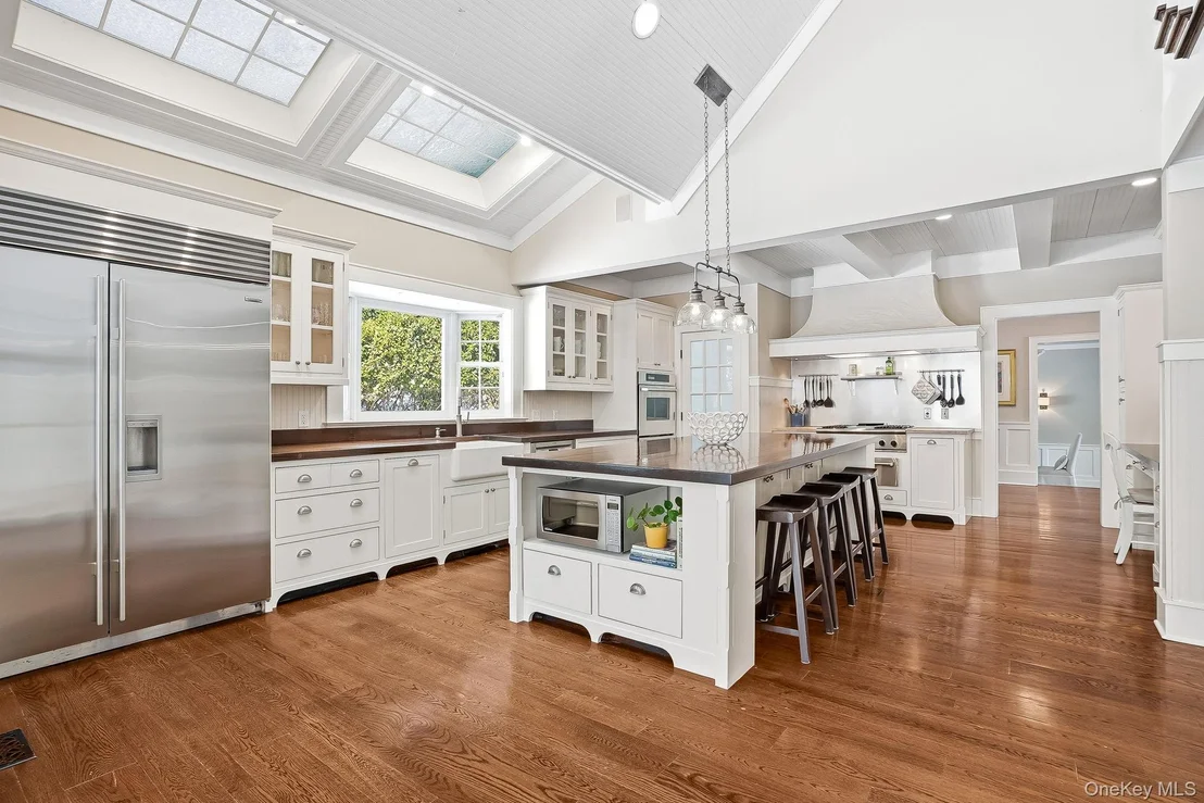 Photo of 880 Forest Avenue