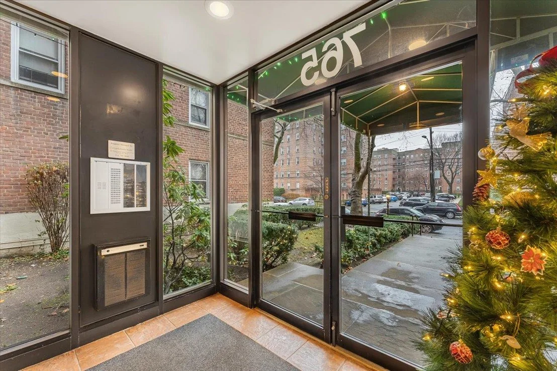 Photo of Unit 2F at 765 Bronx River Road