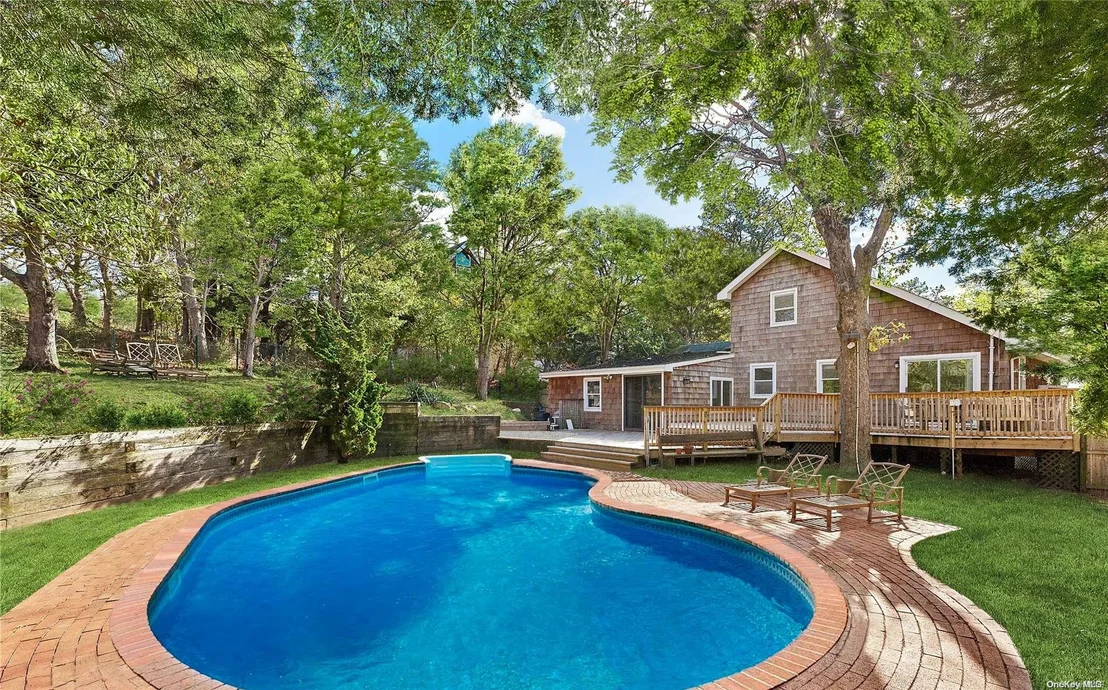 Photo of 16 Peconic Road