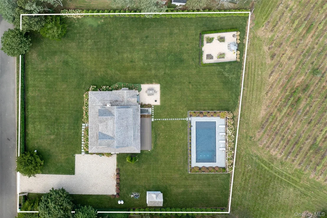 Photo of 860 Hillcrest Drive
