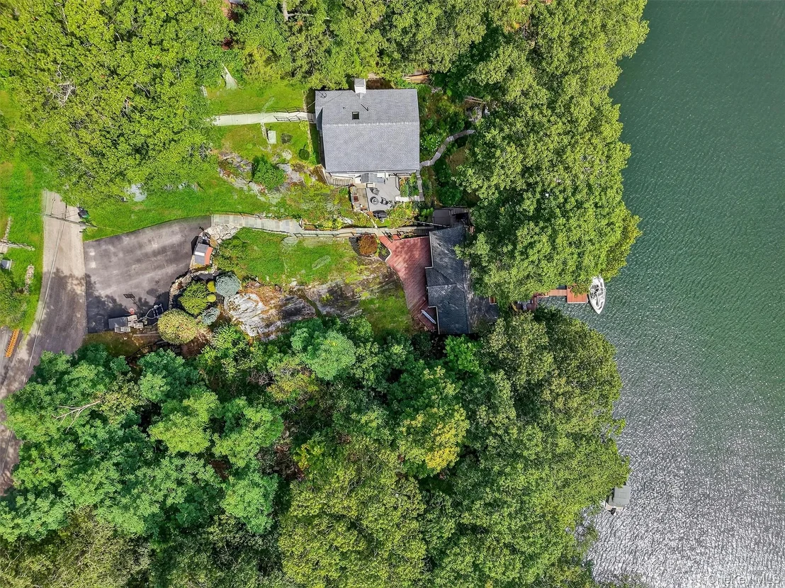 Photo of 60 LAKEVIEW DR