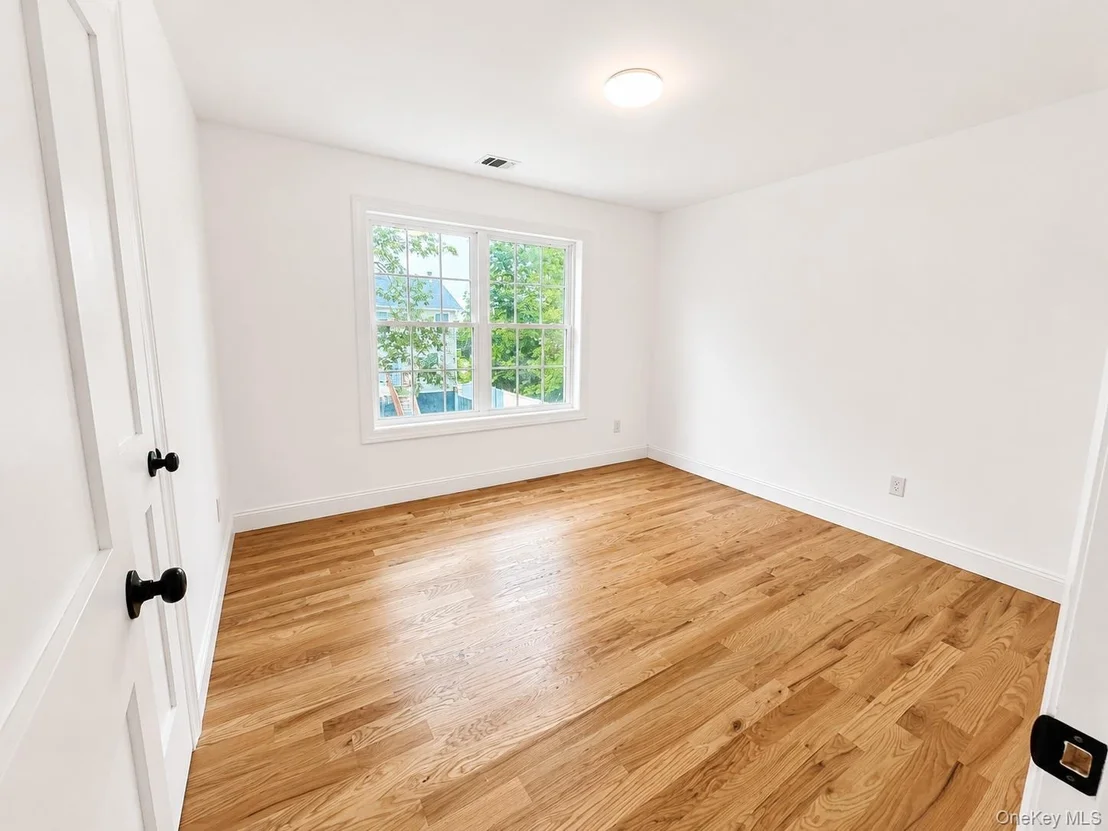Photo of 7 Edgewater Drive
