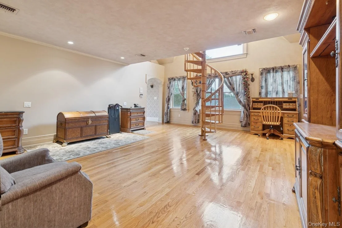 Photo of 80 Soundview Drive