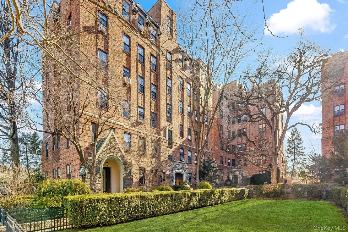 Photo of Unit 4B at 840 Bronx River Road