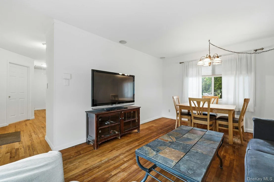 Photo of 43 Tappan Avenue