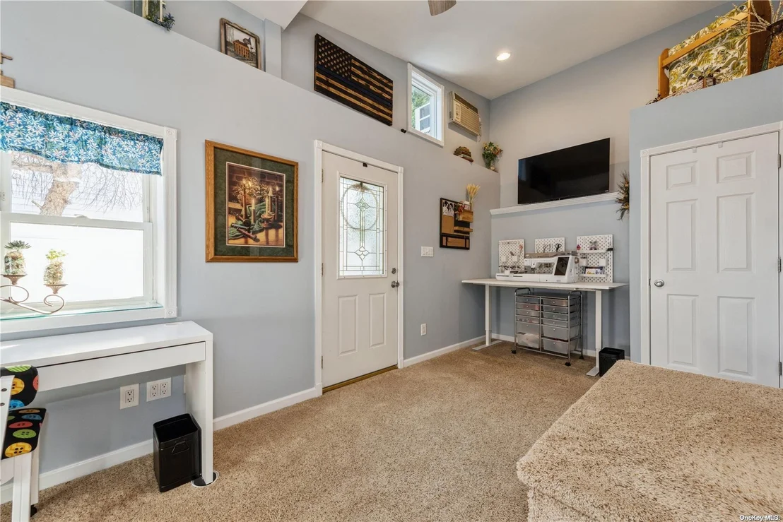 Photo of 9 W Roydon Drive
