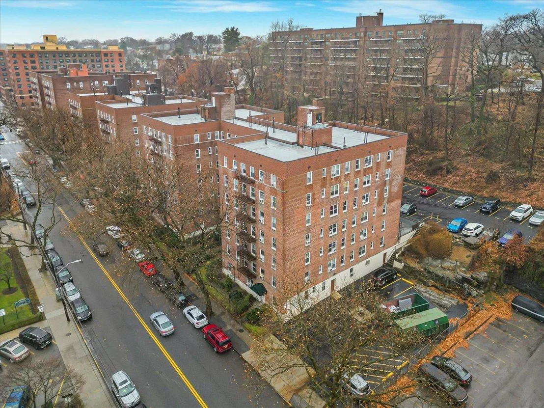Photo of Unit 2F at 765 Bronx River Road