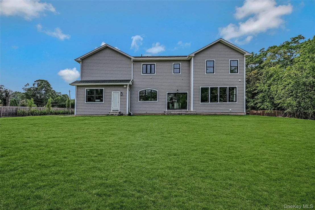 Photo of 107 Cedar Swamp Road