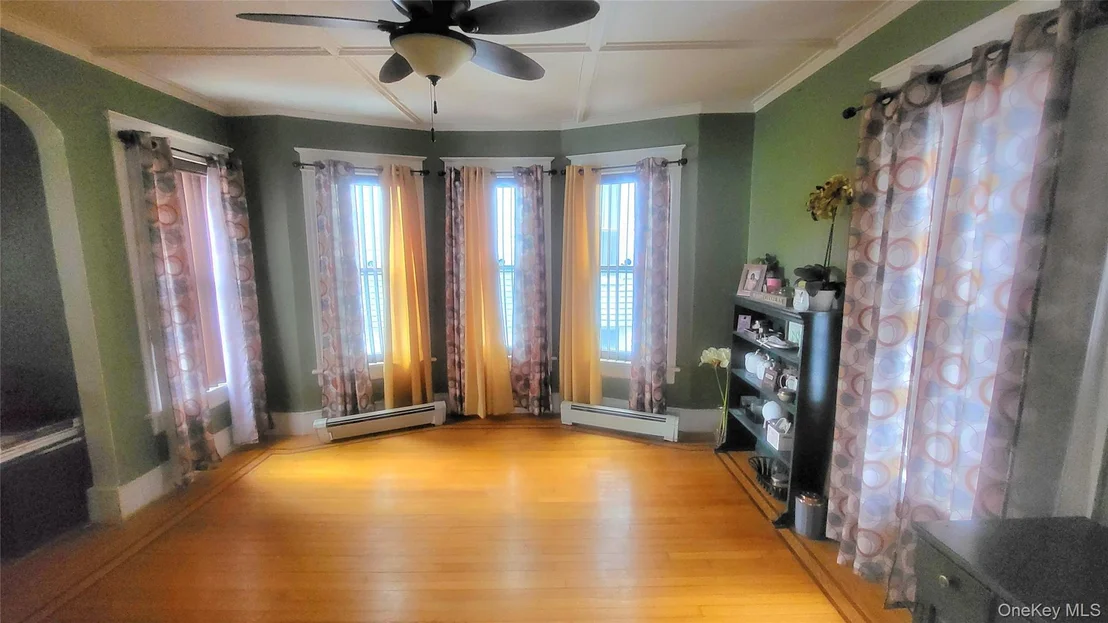 Photo of 10 Corlies Avenue