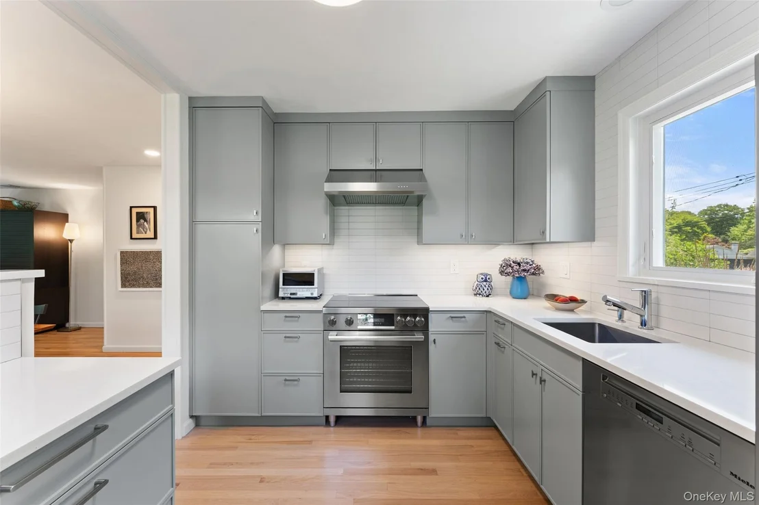 Photo of 170 Crest Drive
