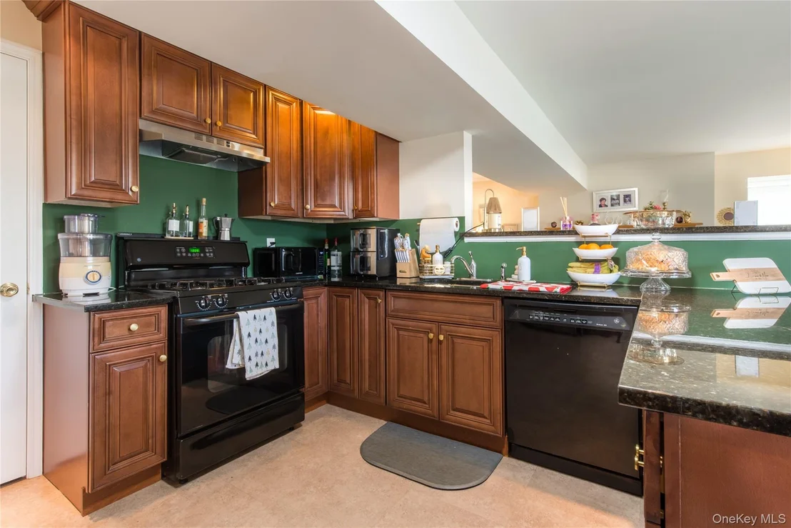 Photo of 8 White Birch Way