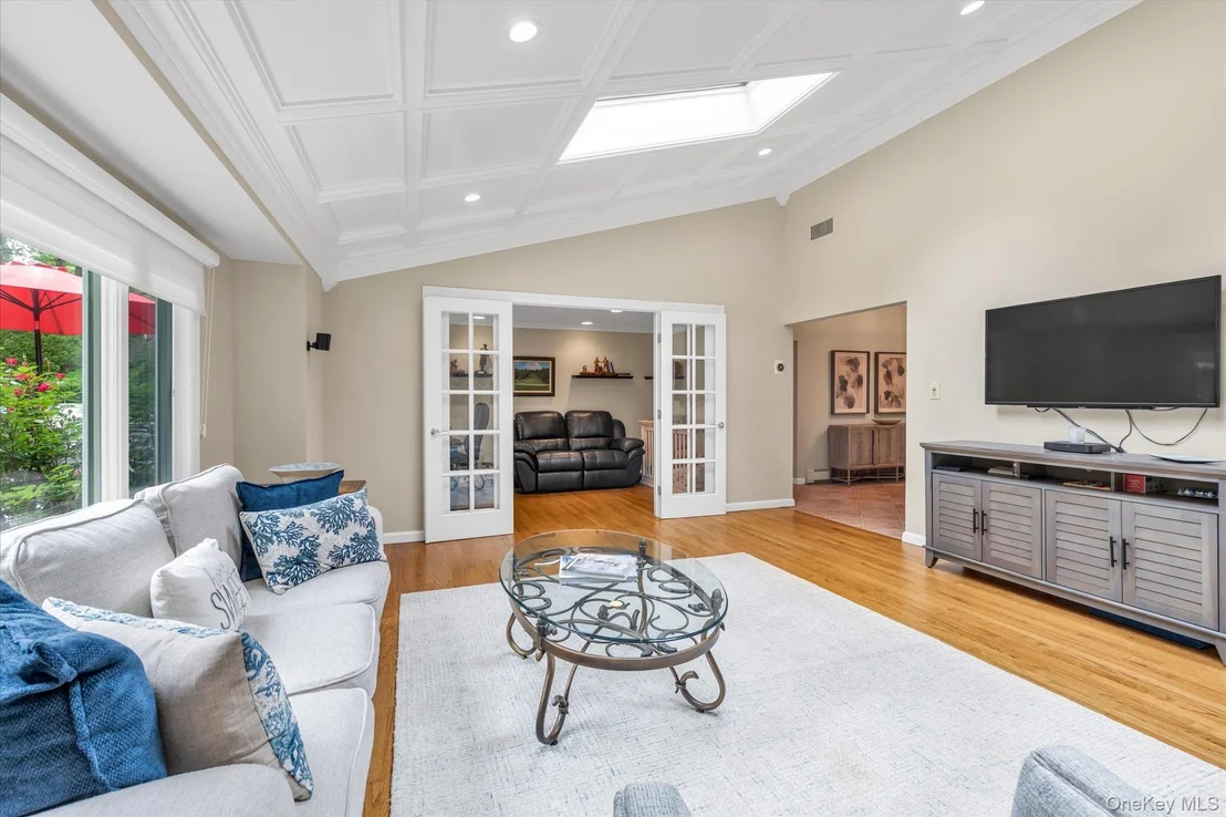 Photo of 15 Bluff Circle