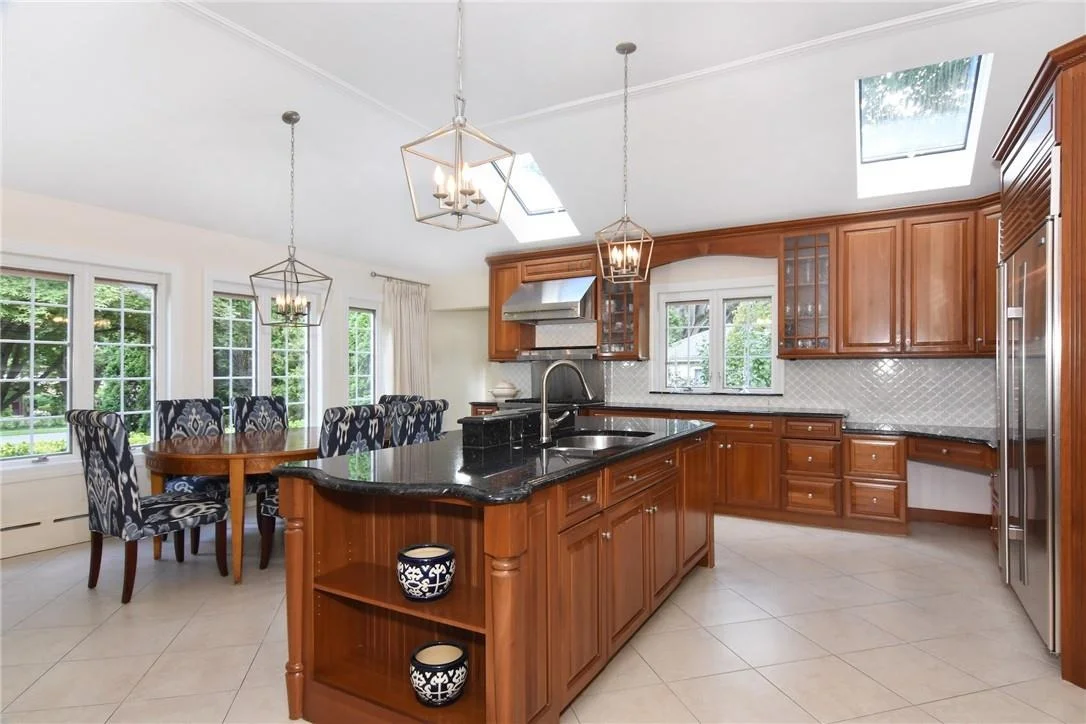 Photo of 685 Esplanade
