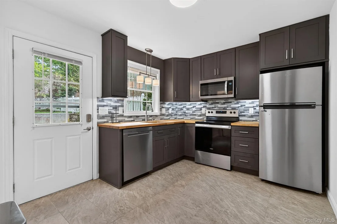 Photo of 21 Lakeview Drive