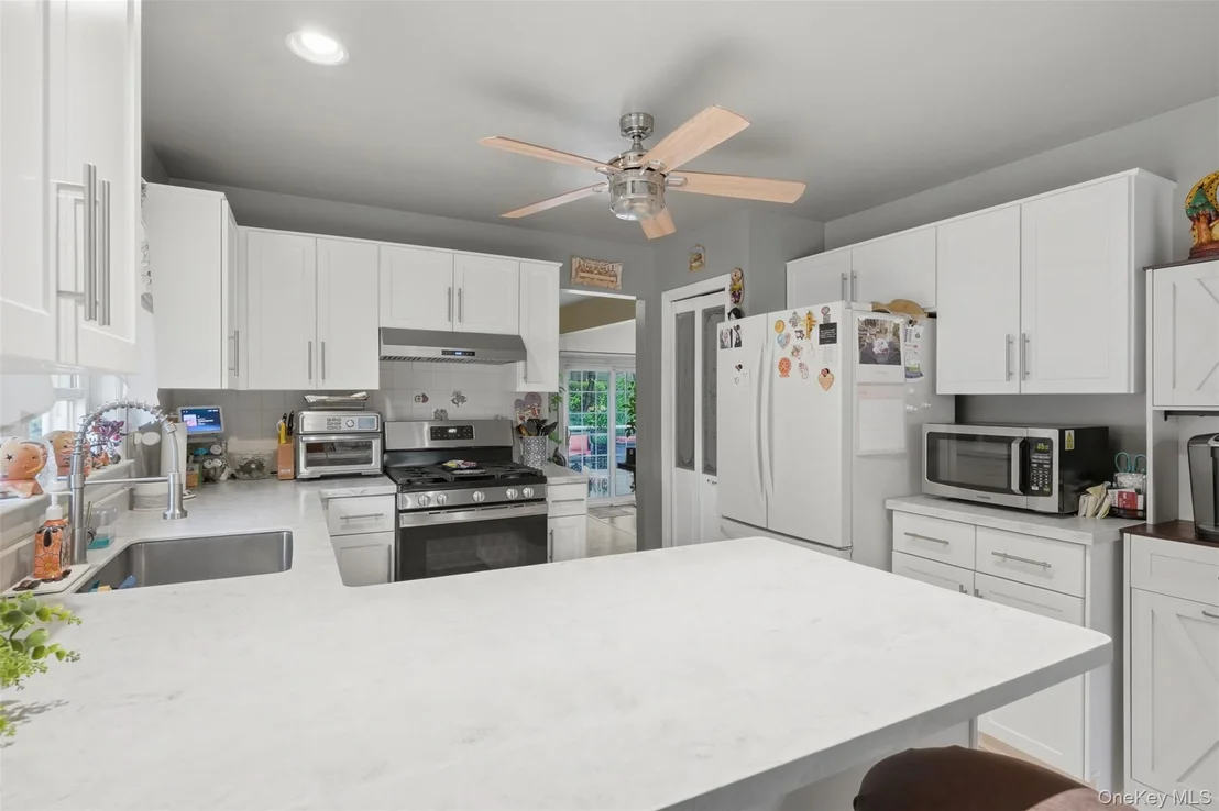 Photo of 16 Larkin Lane