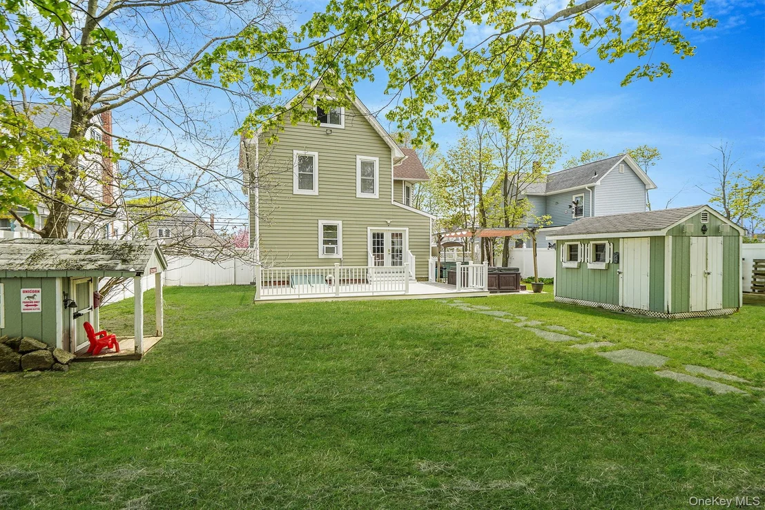 Photo of 74 Maple Avenue