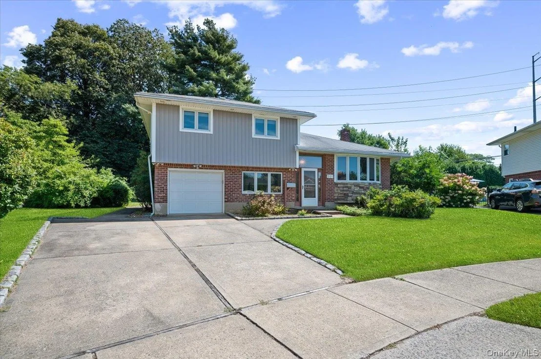 Photo of 331 Woodbridge Lane