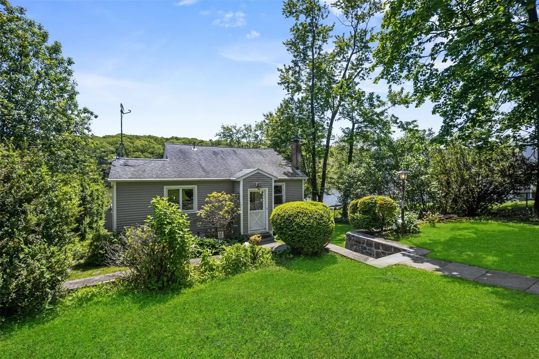 Photo of 65 Lakeside Road