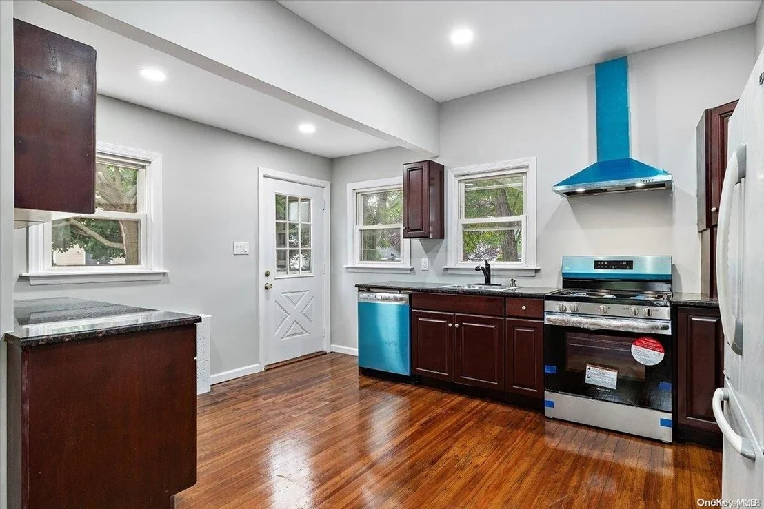 Photo of 187 Plainview Road
