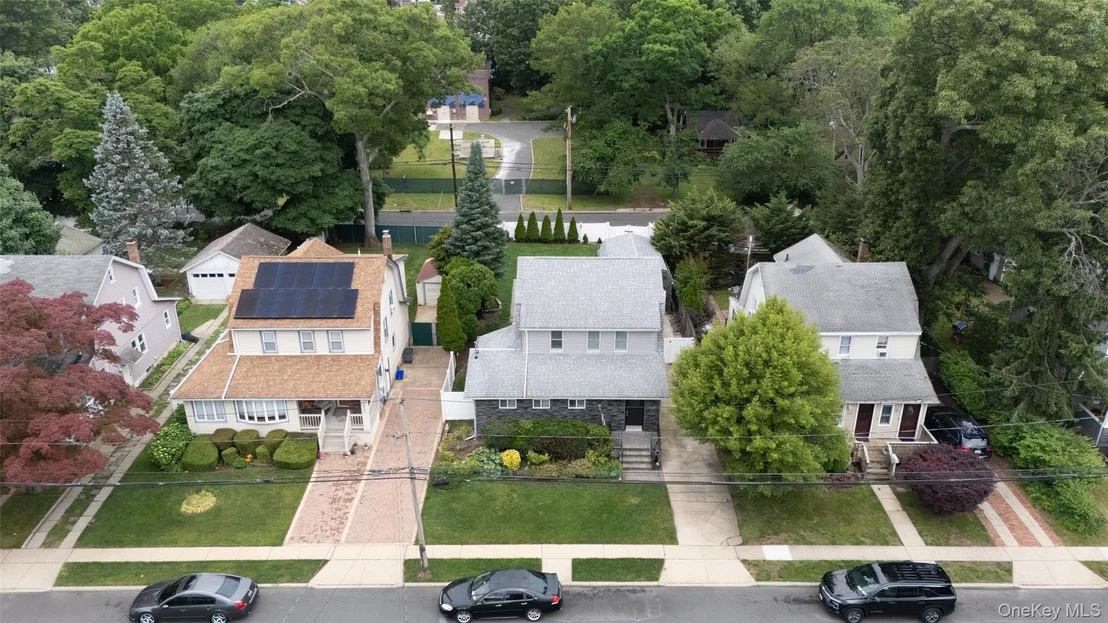 Photo of 1996 Oakmere Drive