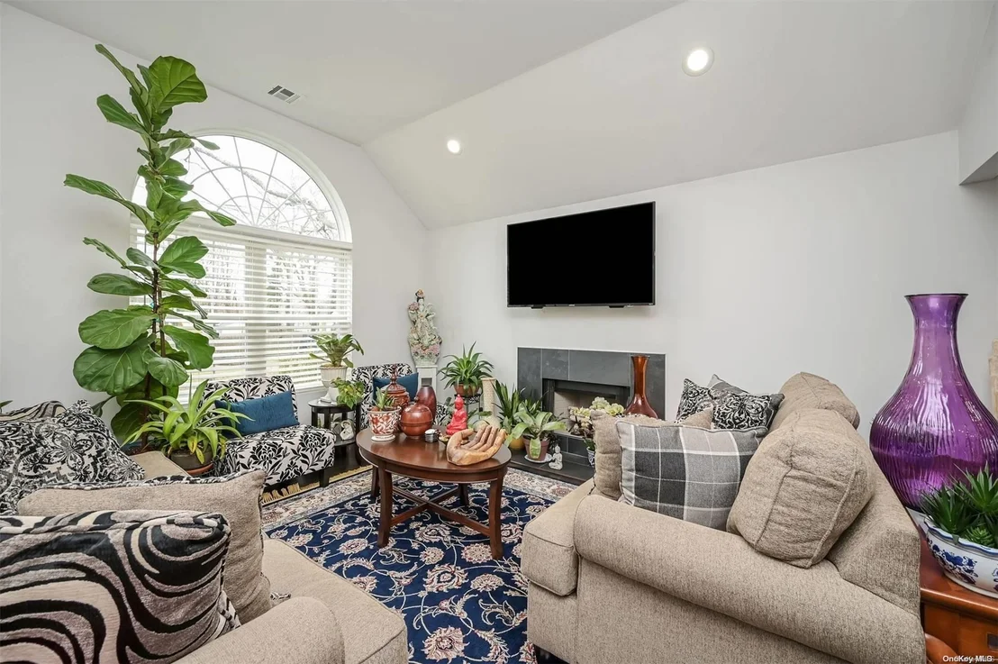 Photo of 182 Lynbrook Drive