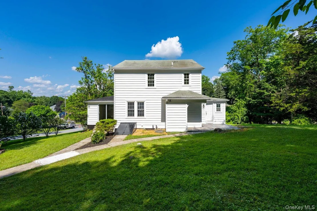 Photo of 2123 New Hackensack Rd