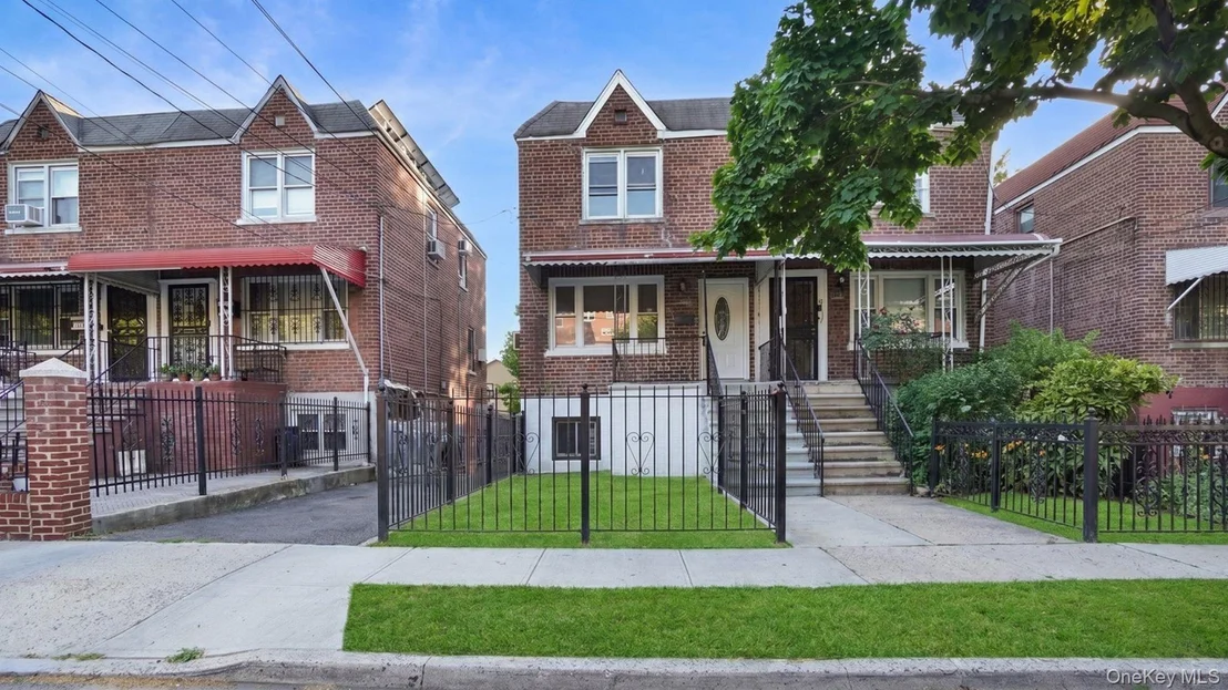 Photo of 4135 Murdock Avenue