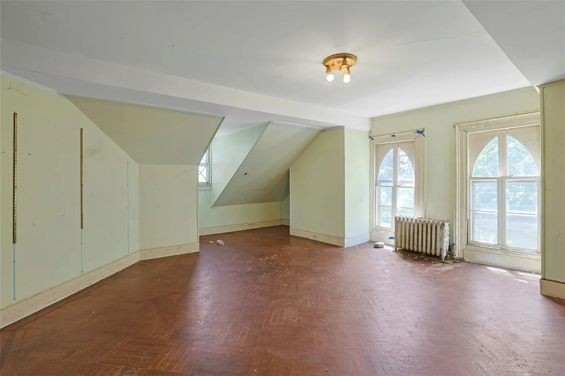 Photo of 225 River Road