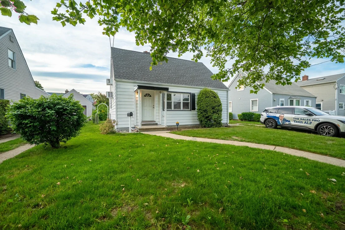 Photo of 31 PENINSULA Boulevard