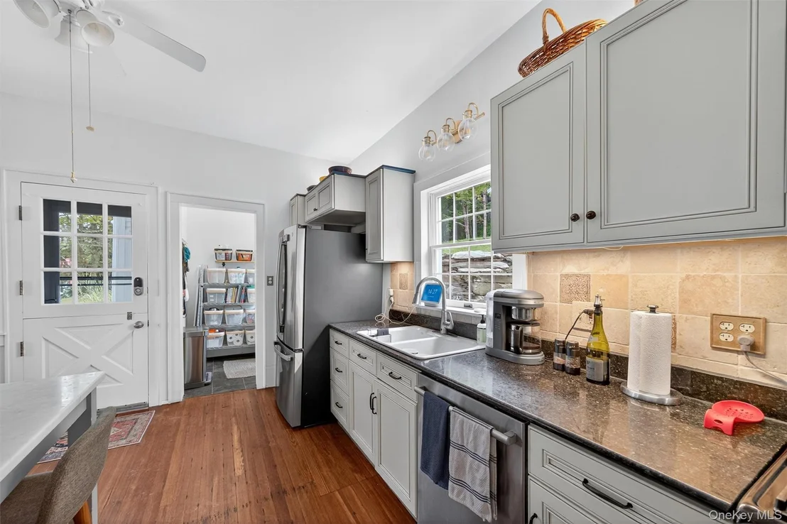 Photo of 1657 River Road