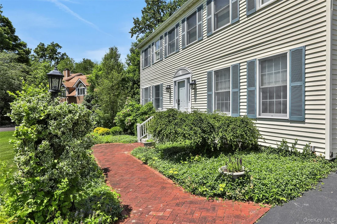 Photo of 8 White Pine Lane