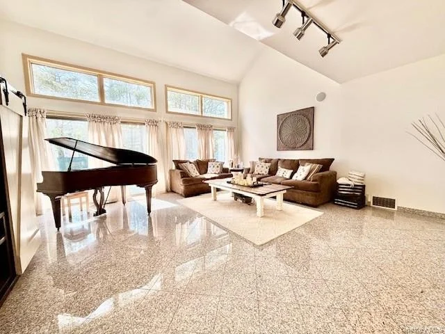 Photo of 19 Carmen View Drive