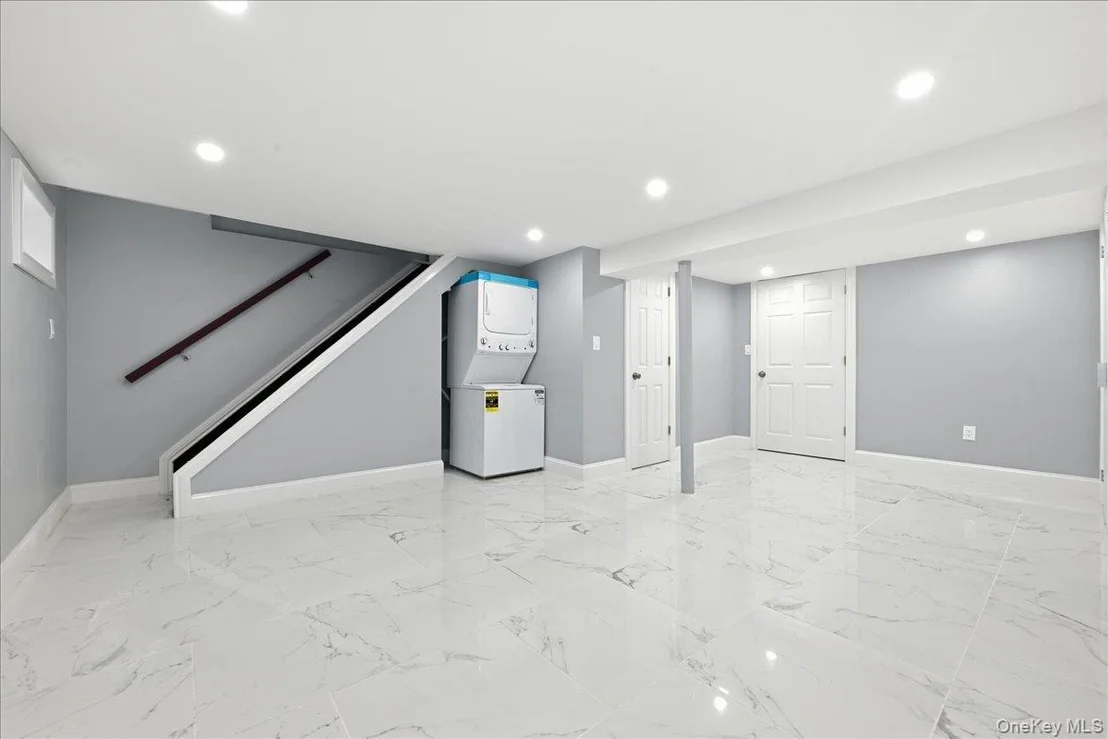 Photo of 415 Leonard Boulevard