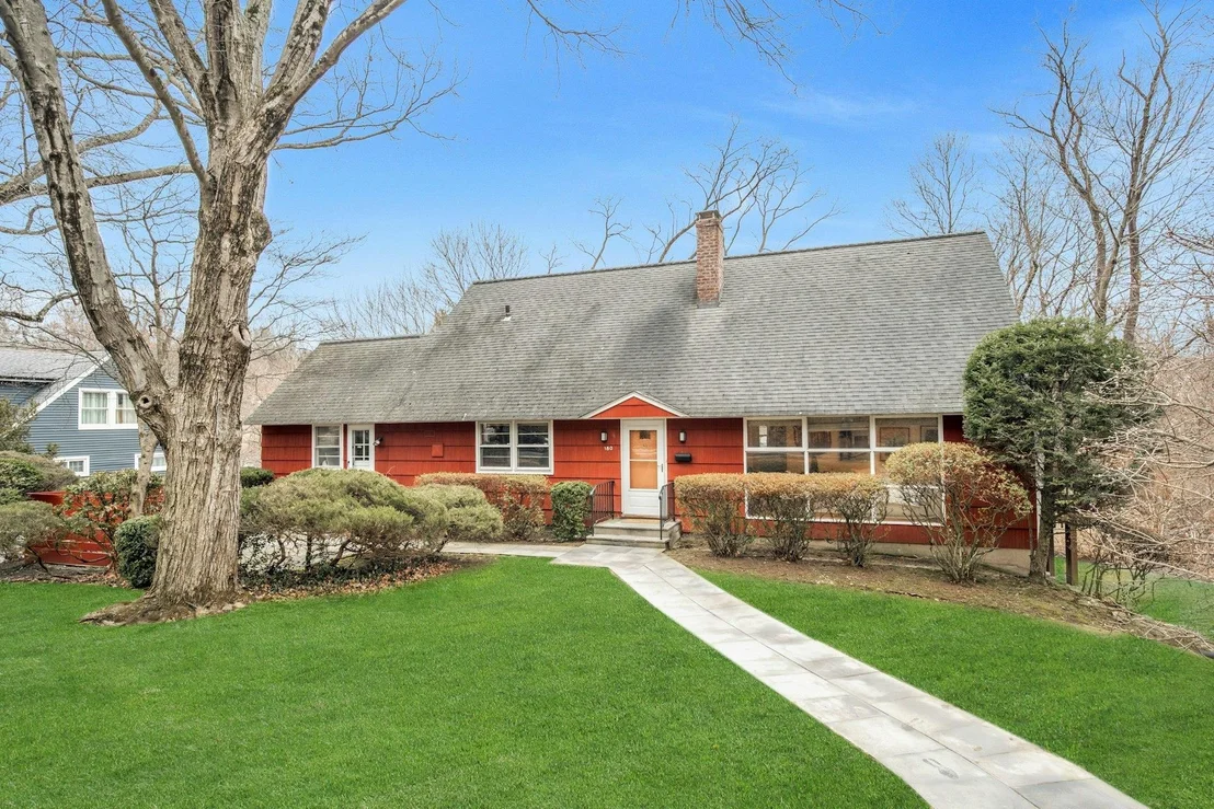 Photo of 180 N Hampton Drive