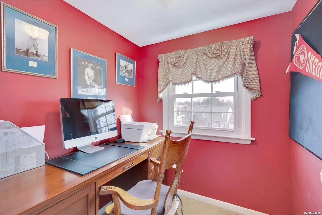 Photo of 87 W Islip Road
