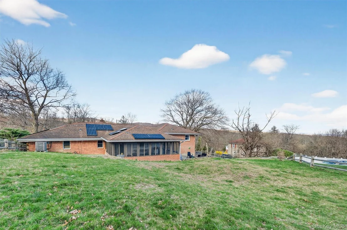 Photo of 216 Edgewood Drive N