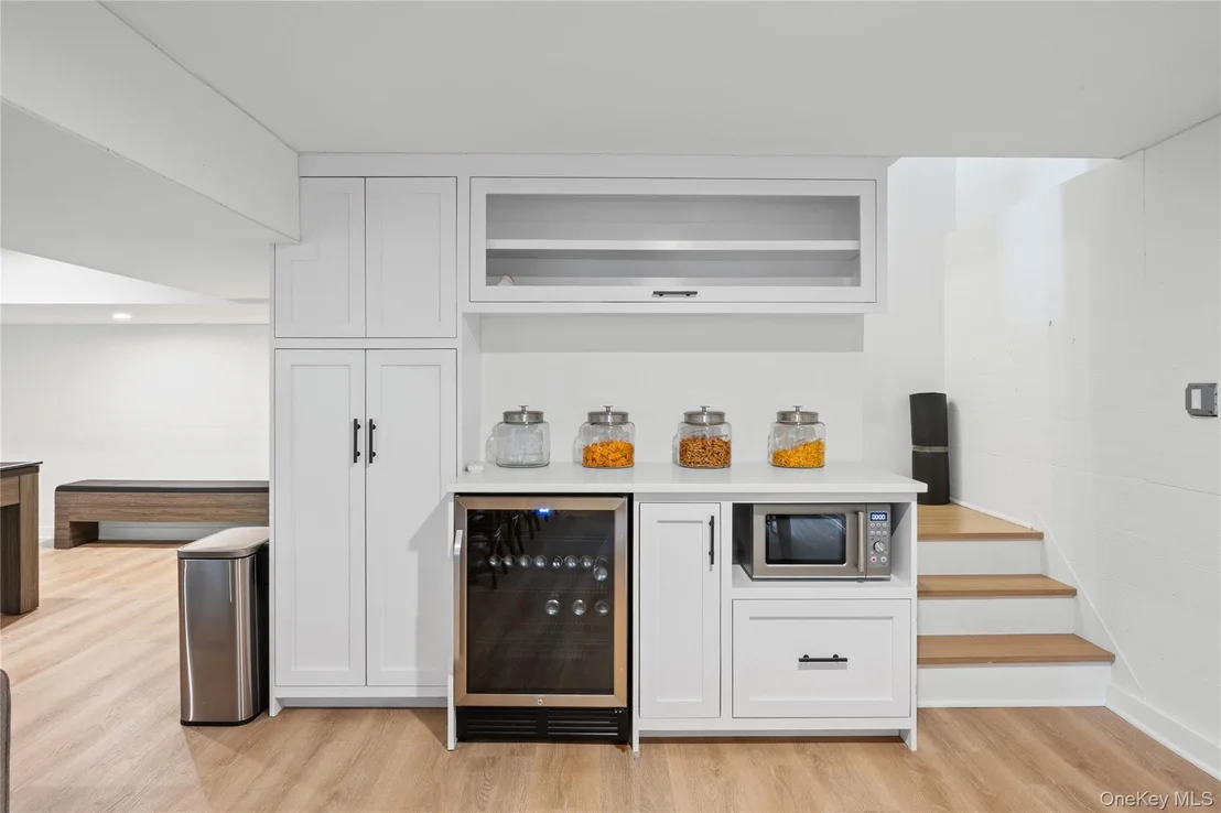Photo of 405 Williamsburgh Drive