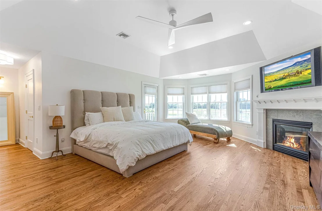 Photo of 350 Laurel Way