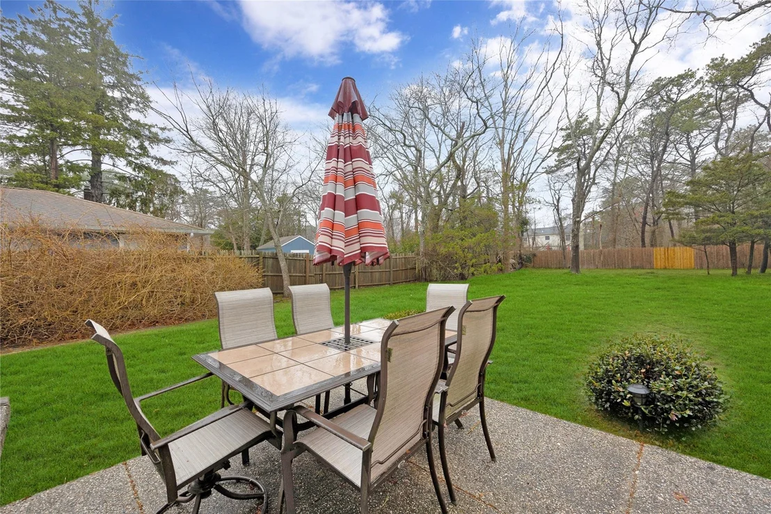 Photo of 40 Maple Avenue