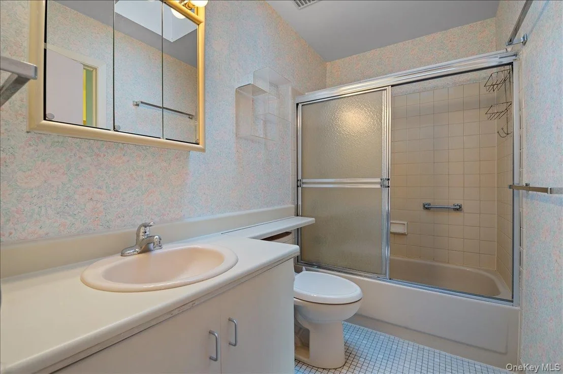 Photo of Unit 607 at 2355 Pershing Boulevard