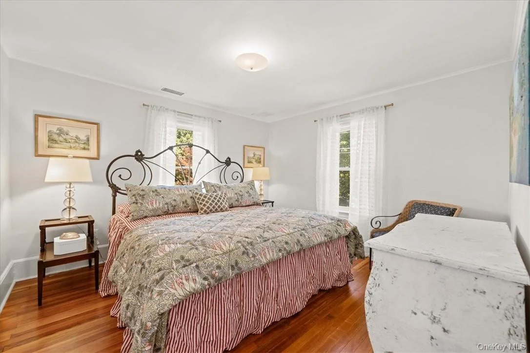 Photo of 2585 River Road