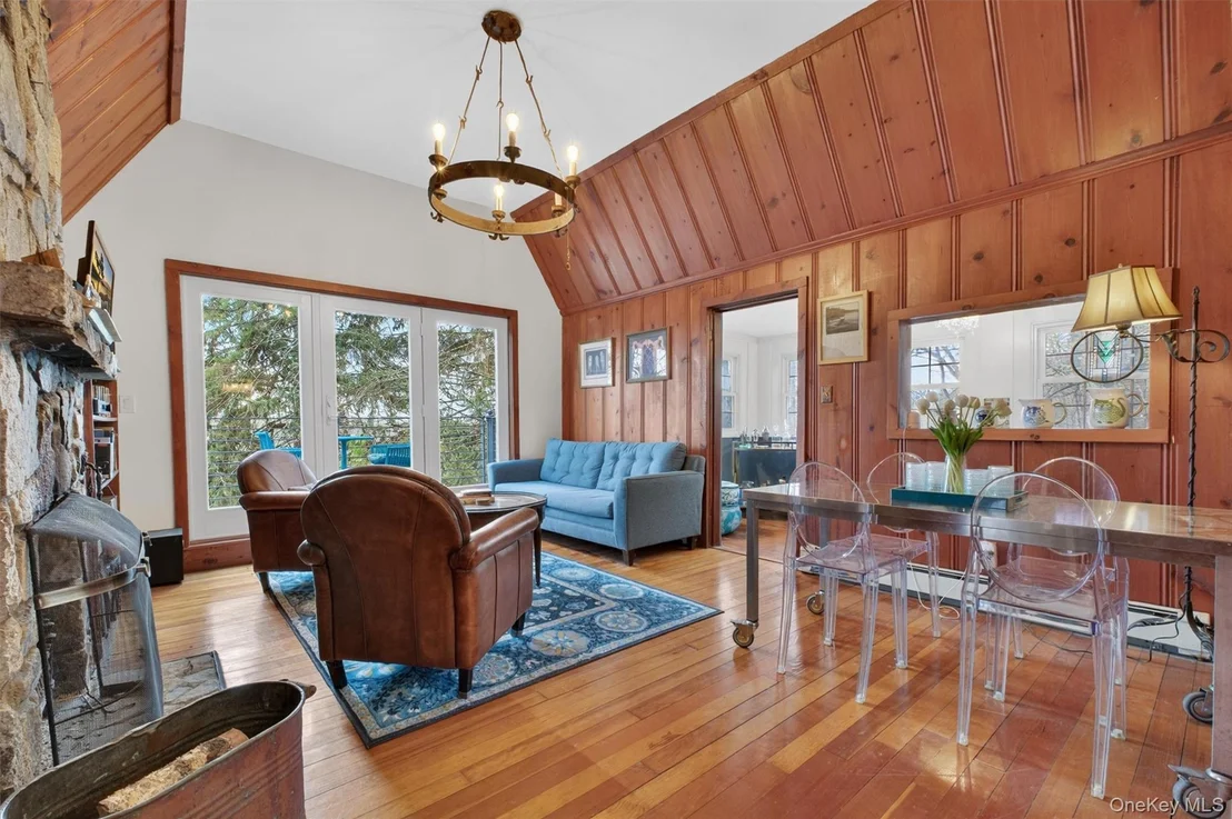 Photo of 115 Tanglewylde Road