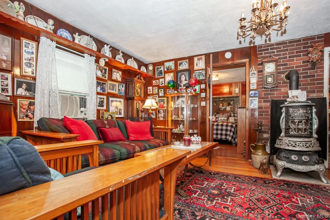 Photo of 211 Broadway